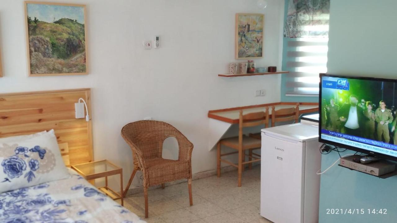 Jordan Valley One Room Apartment Menaẖemya Εξωτερικό φωτογραφία