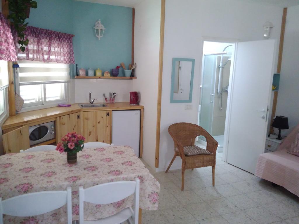 Jordan Valley One Room Apartment Menaẖemya Εξωτερικό φωτογραφία