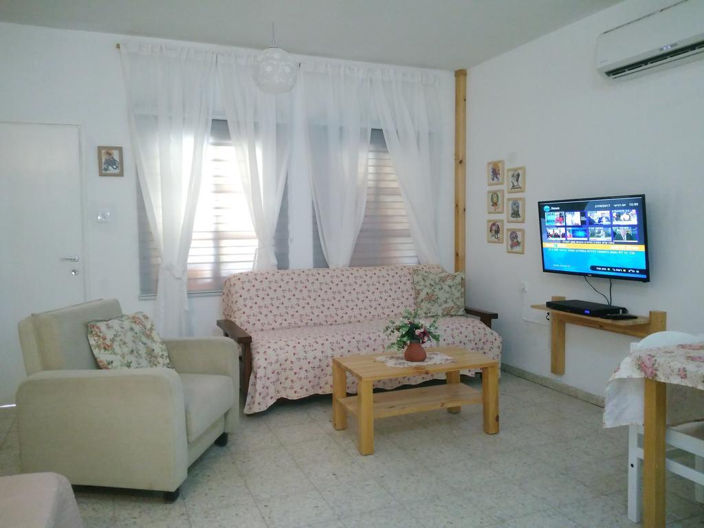 Jordan Valley One Room Apartment Menaẖemya Εξωτερικό φωτογραφία