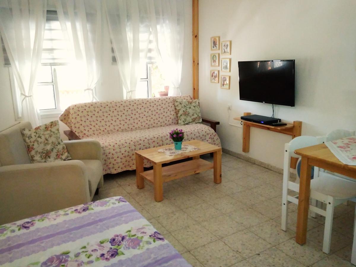 Jordan Valley One Room Apartment Menaẖemya Εξωτερικό φωτογραφία