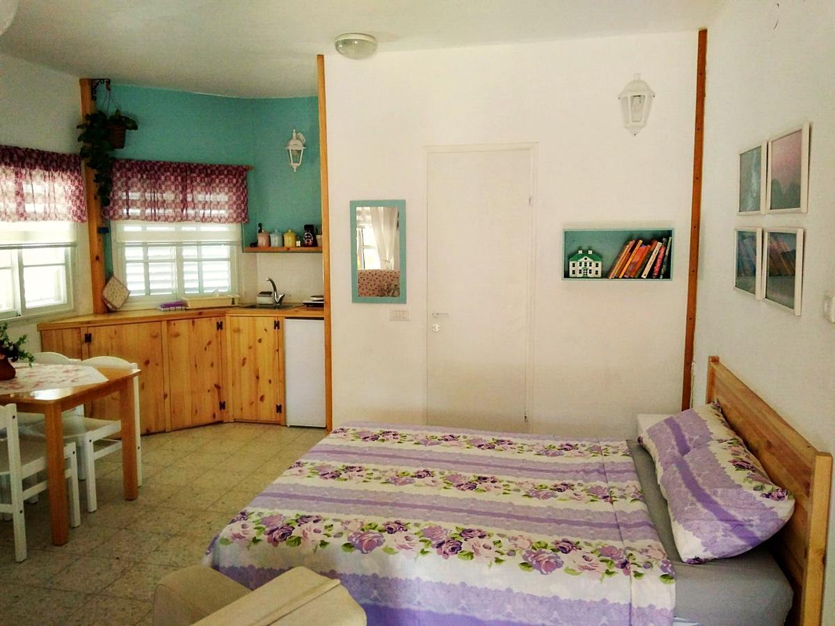 Jordan Valley One Room Apartment Menaẖemya Εξωτερικό φωτογραφία